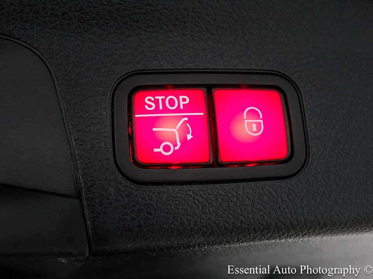 Photo 32 of this Mercedes-Benz GLS 450
