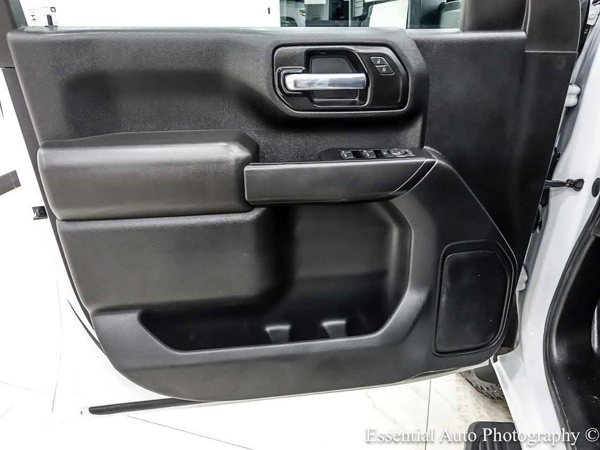 Photo 23 of this Chevrolet Silverado 2500HD