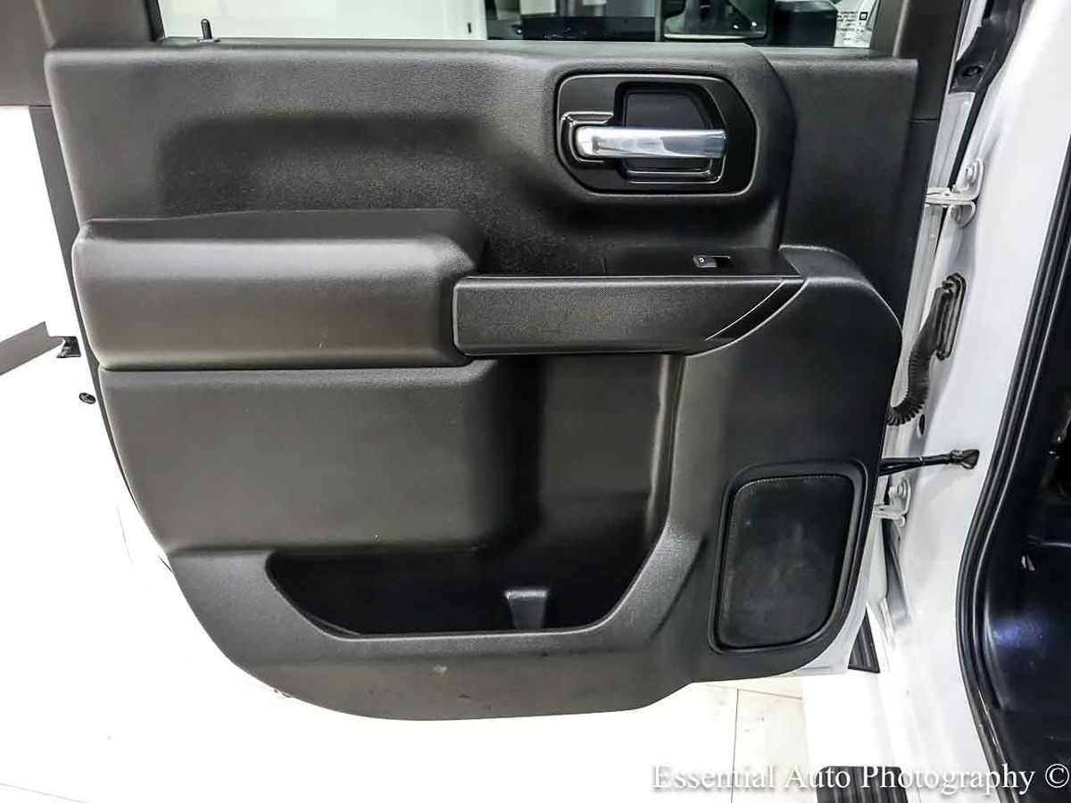 Photo 24 of this Chevrolet Silverado 2500HD