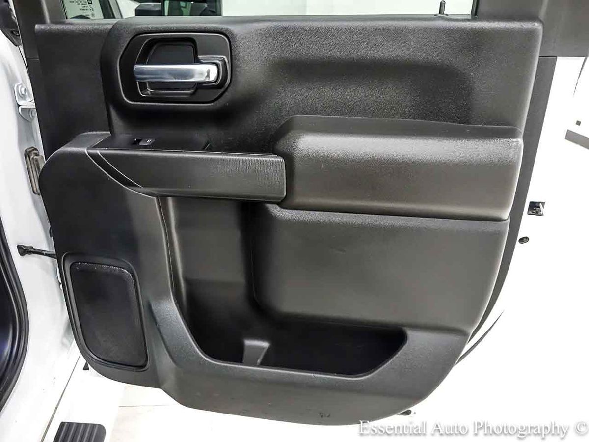 Photo 26 of this Chevrolet Silverado 2500HD