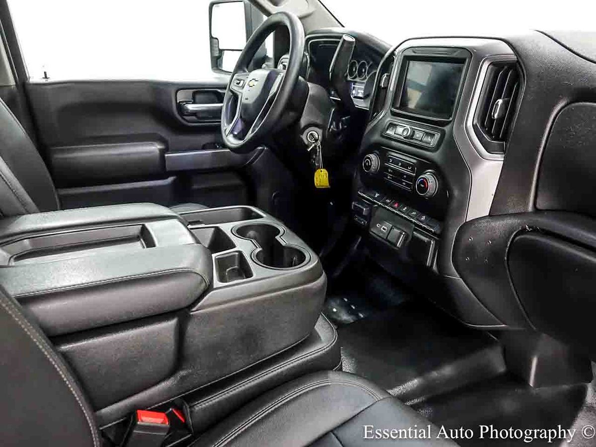 Photo 28 of this Chevrolet Silverado 2500HD