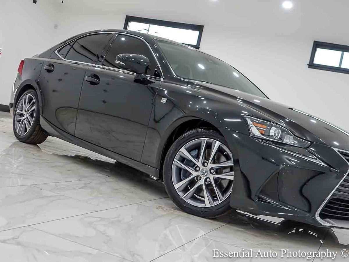 Photo 3 of this Lexus IS 300
