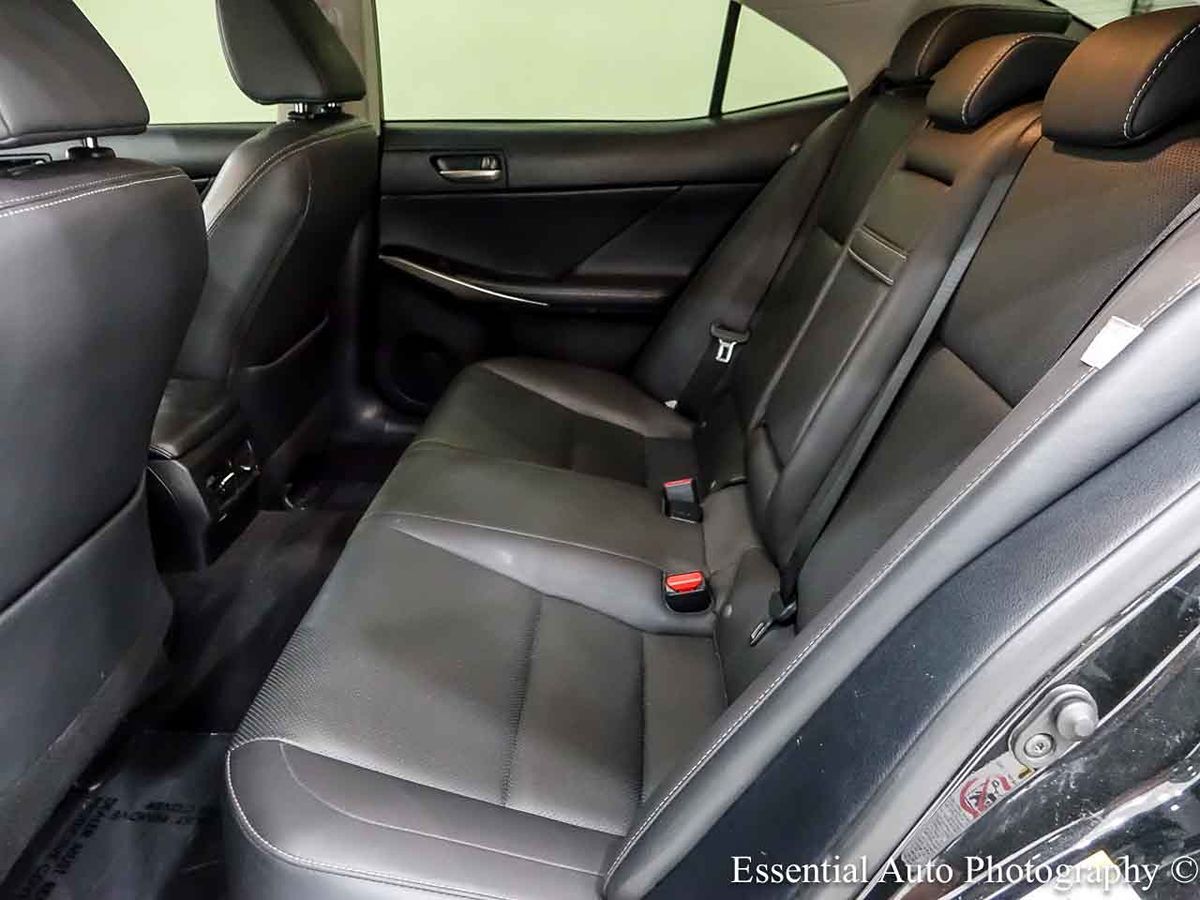 Photo 13 of this Lexus IS 300