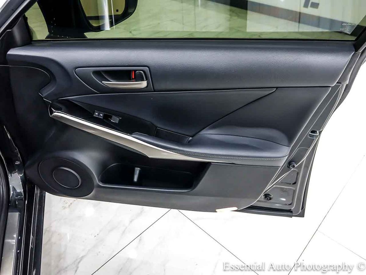 Photo 26 of this Lexus IS 300