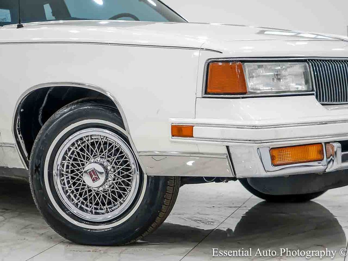 Photo 3 of this Oldsmobile Cutlass Supreme
