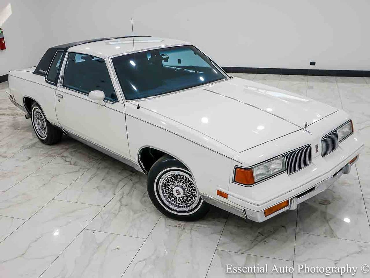 Photo 5 of this Oldsmobile Cutlass Supreme