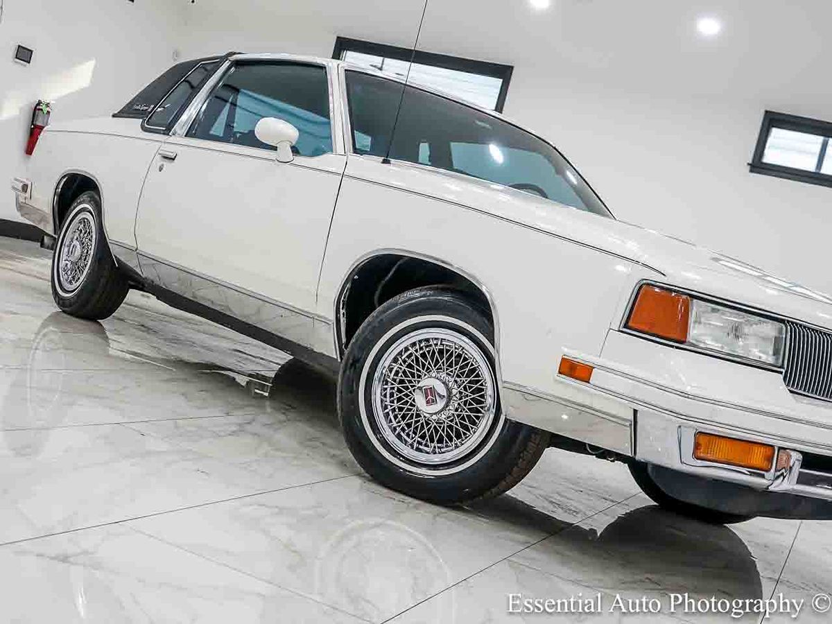 Photo 4 of this Oldsmobile Cutlass Supreme