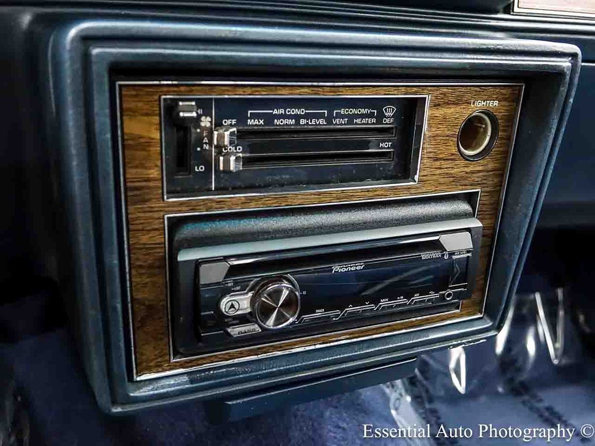 Photo 17 of this Oldsmobile Cutlass Supreme