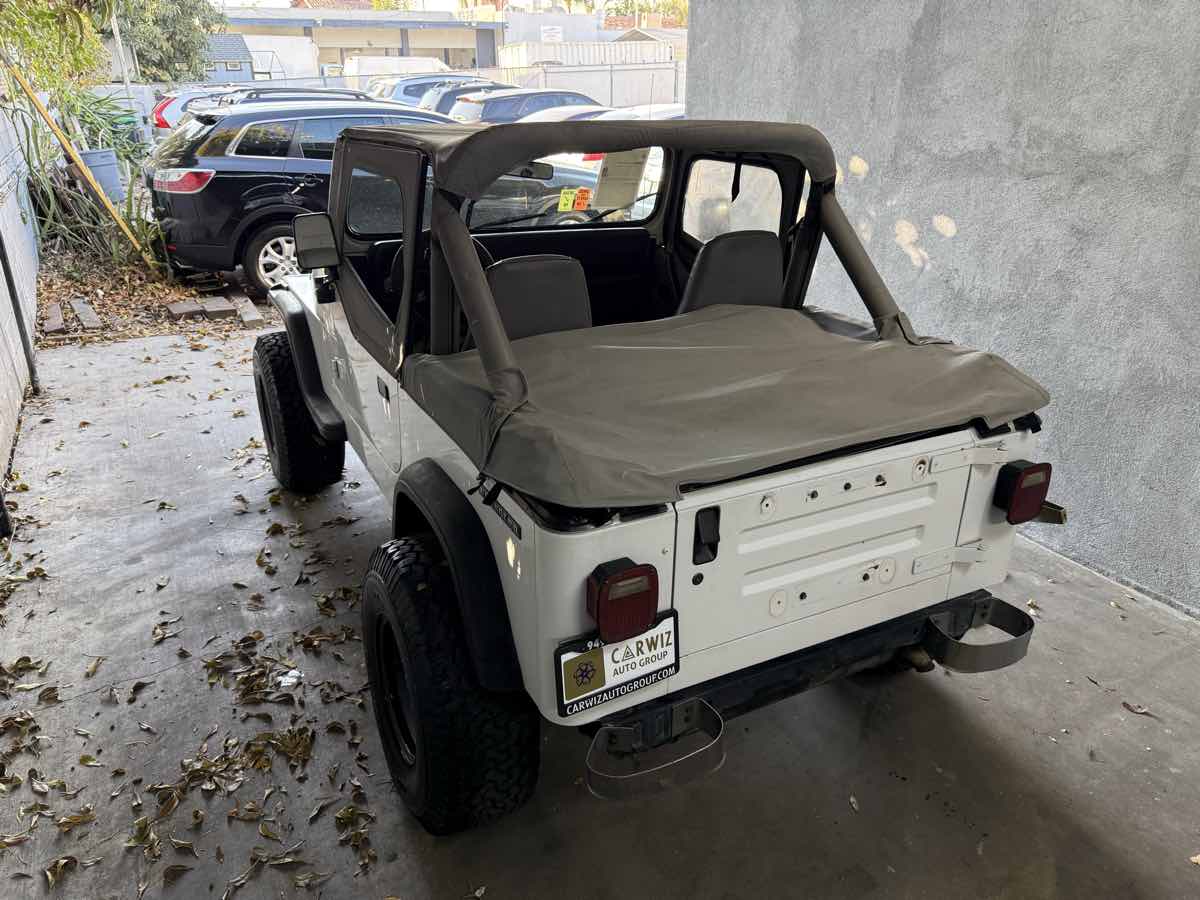 1988 Jeep Wrangler Two-Door Base photo 10