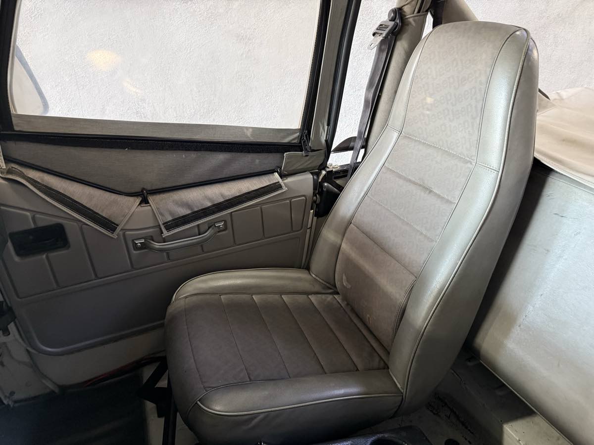 1988 Jeep Wrangler Two-Door Base photo 26