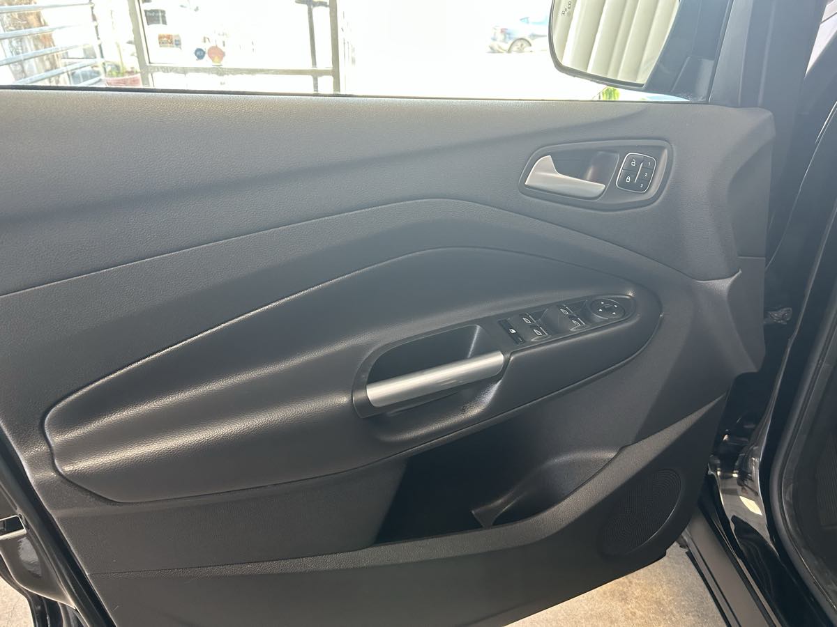 2017 Ford Escape Titanium photo 24