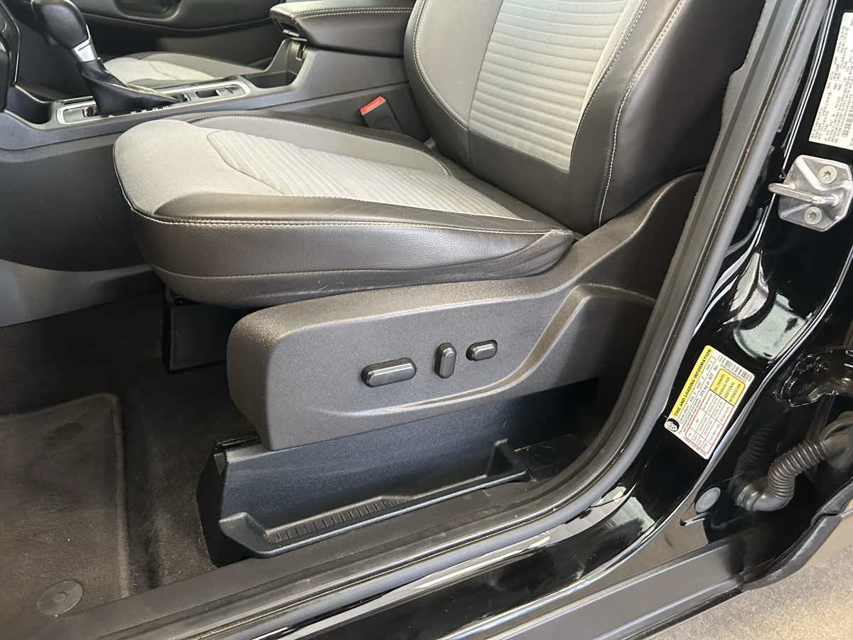 2017 Ford Escape Titanium photo 27