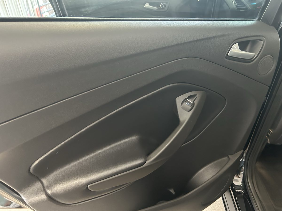 2017 Ford Escape Titanium photo 38