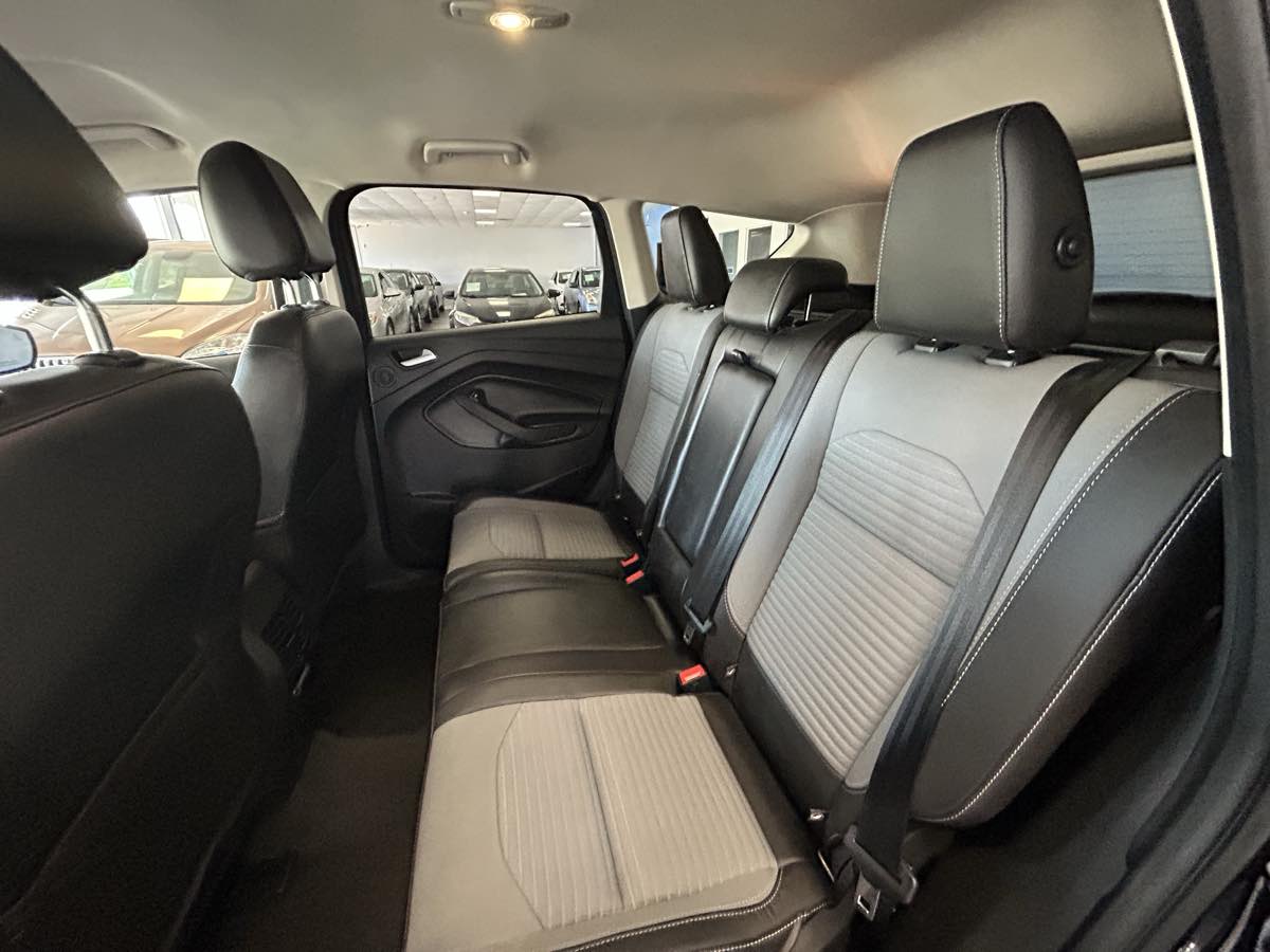 2017 Ford Escape Titanium photo 39