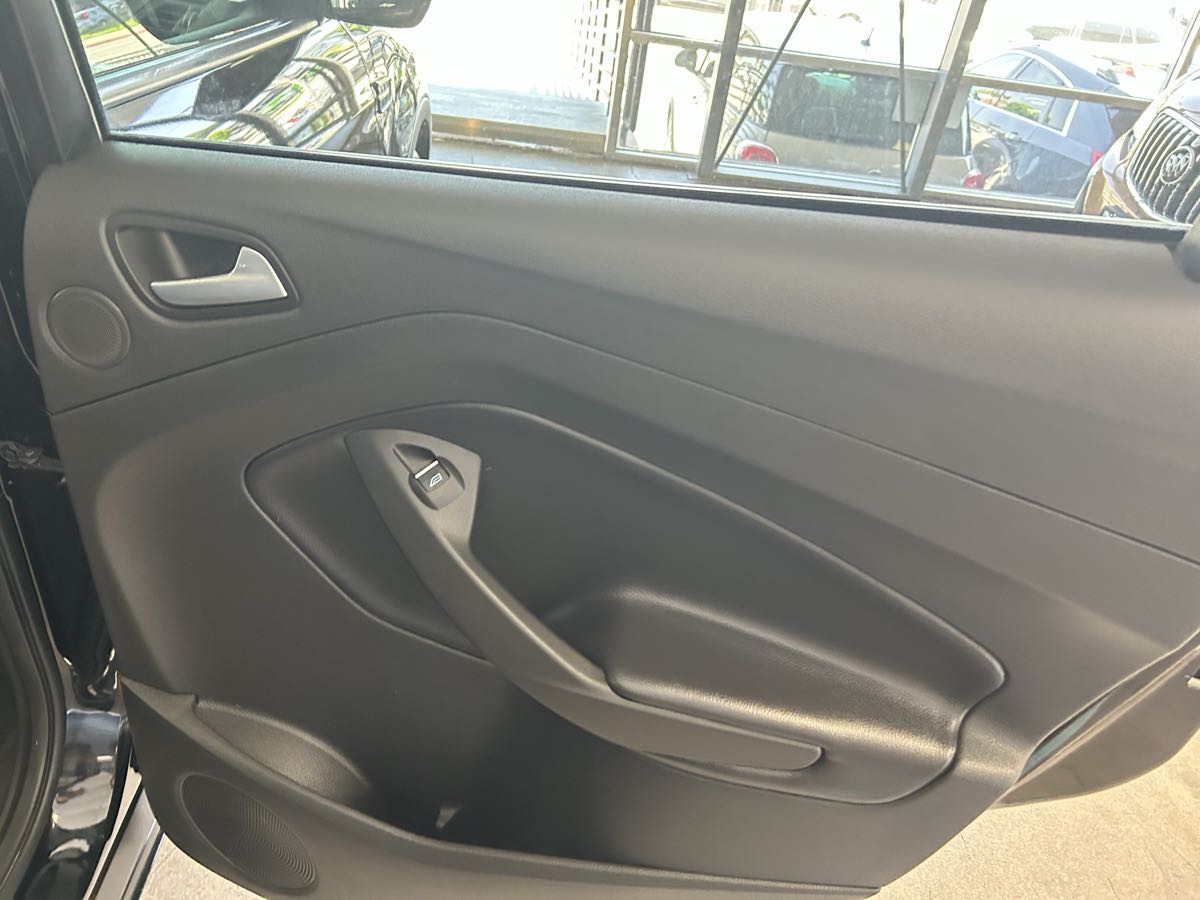 2017 Ford Escape Titanium photo 41