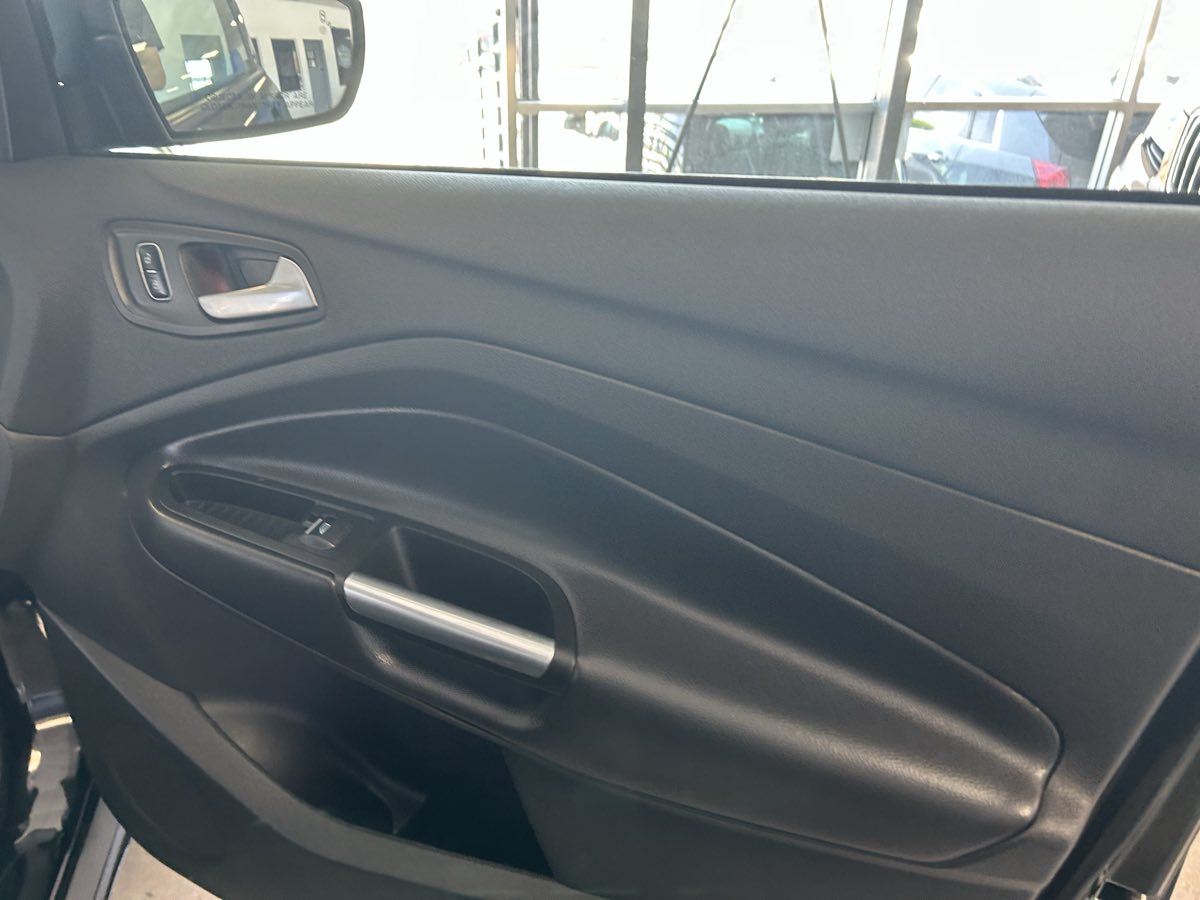 2017 Ford Escape Titanium photo 44