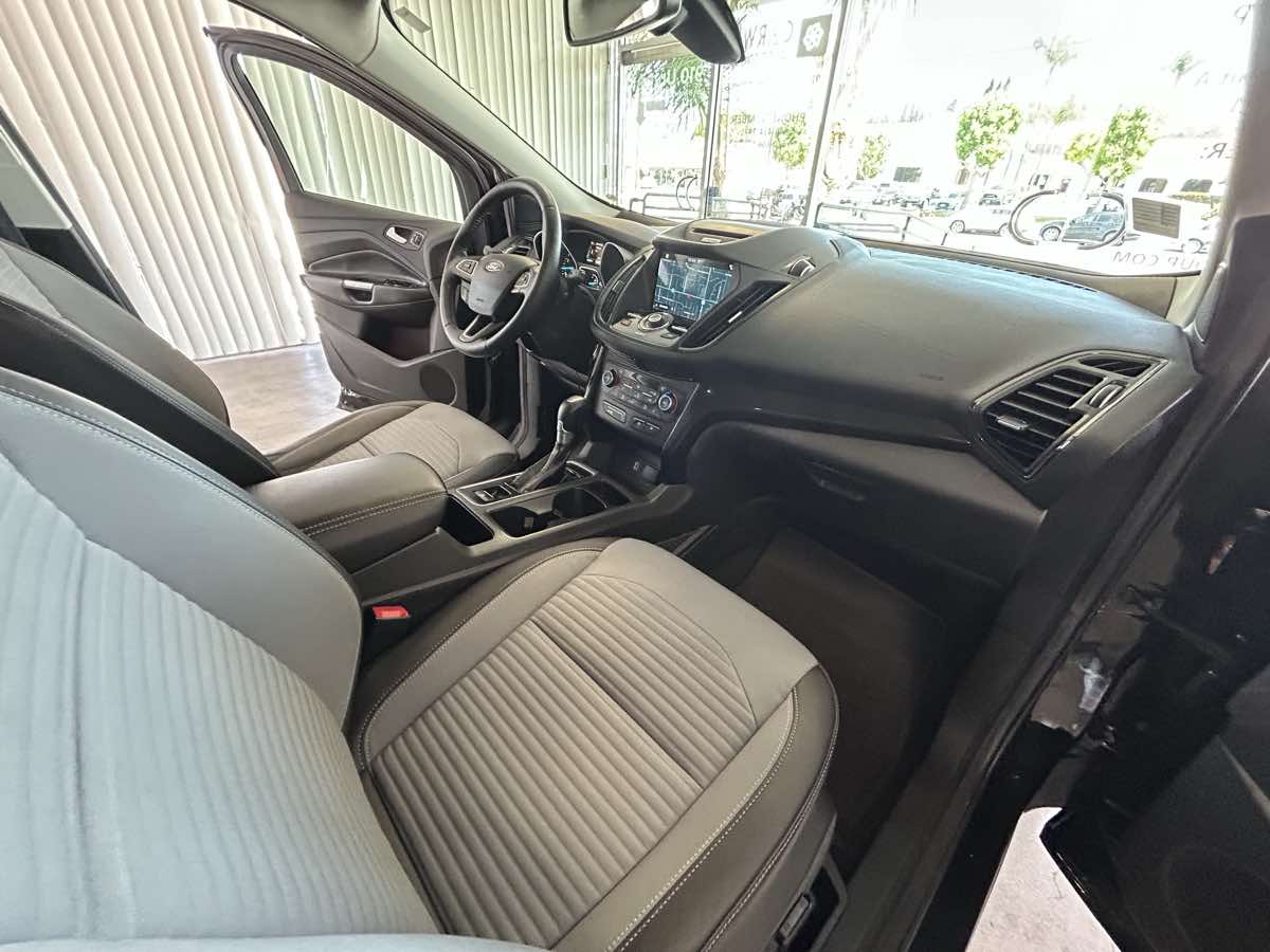 2017 Ford Escape Titanium photo 45