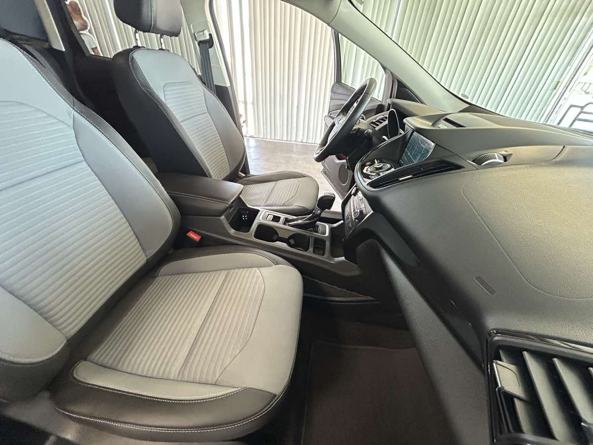 2017 Ford Escape Titanium photo 46