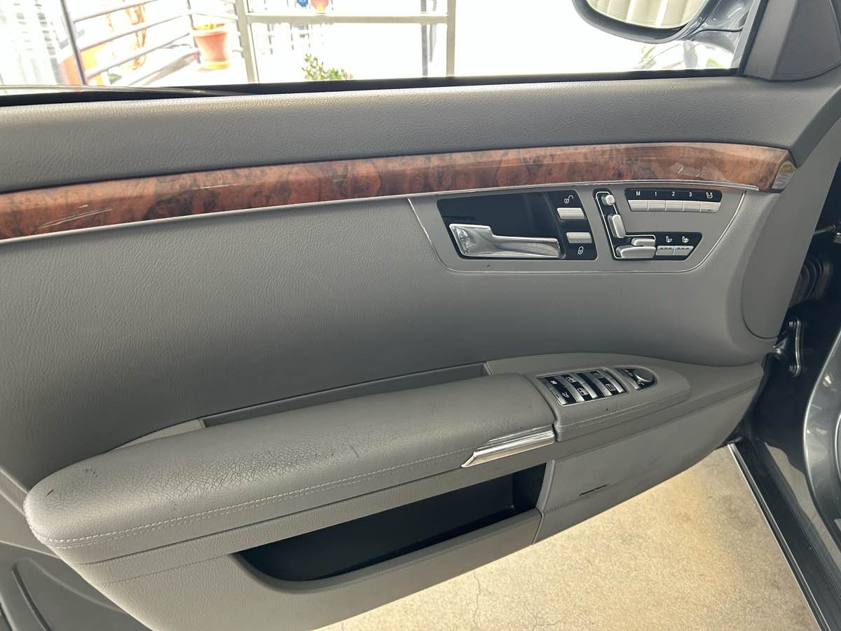 2008 Mercedes Benz S 550 photo 23