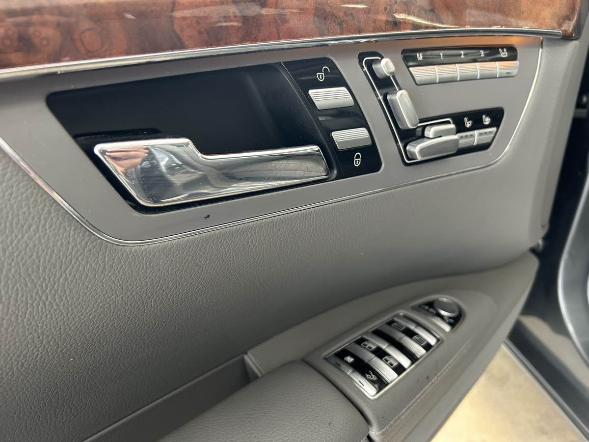 2008 Mercedes Benz S 550 photo 24