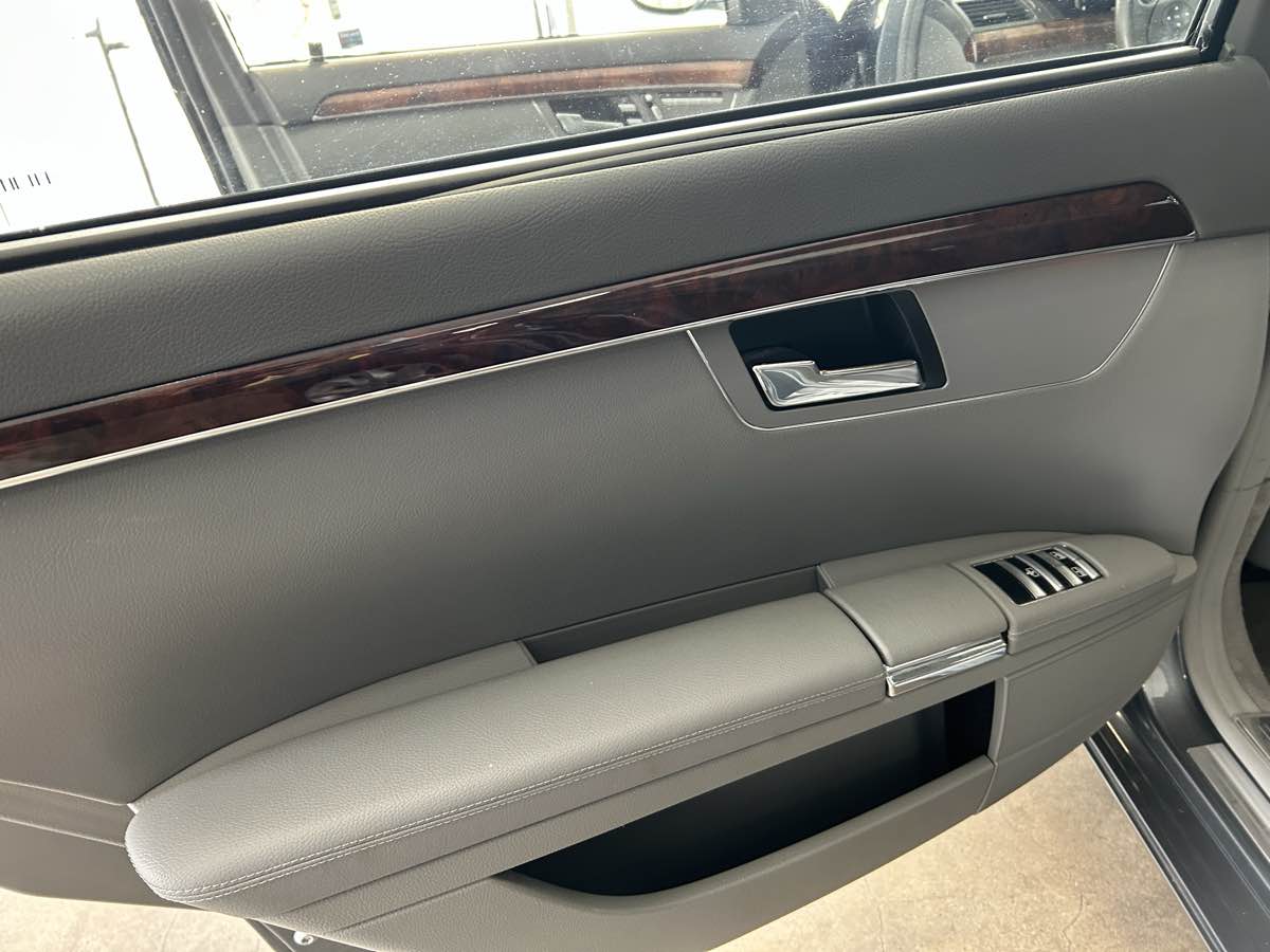 2008 Mercedes Benz S 550 photo 35