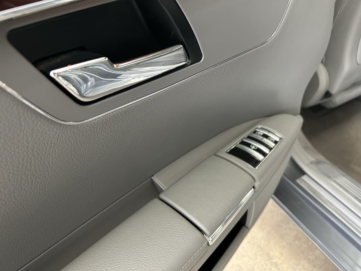 2008 Mercedes Benz S 550 photo 36
