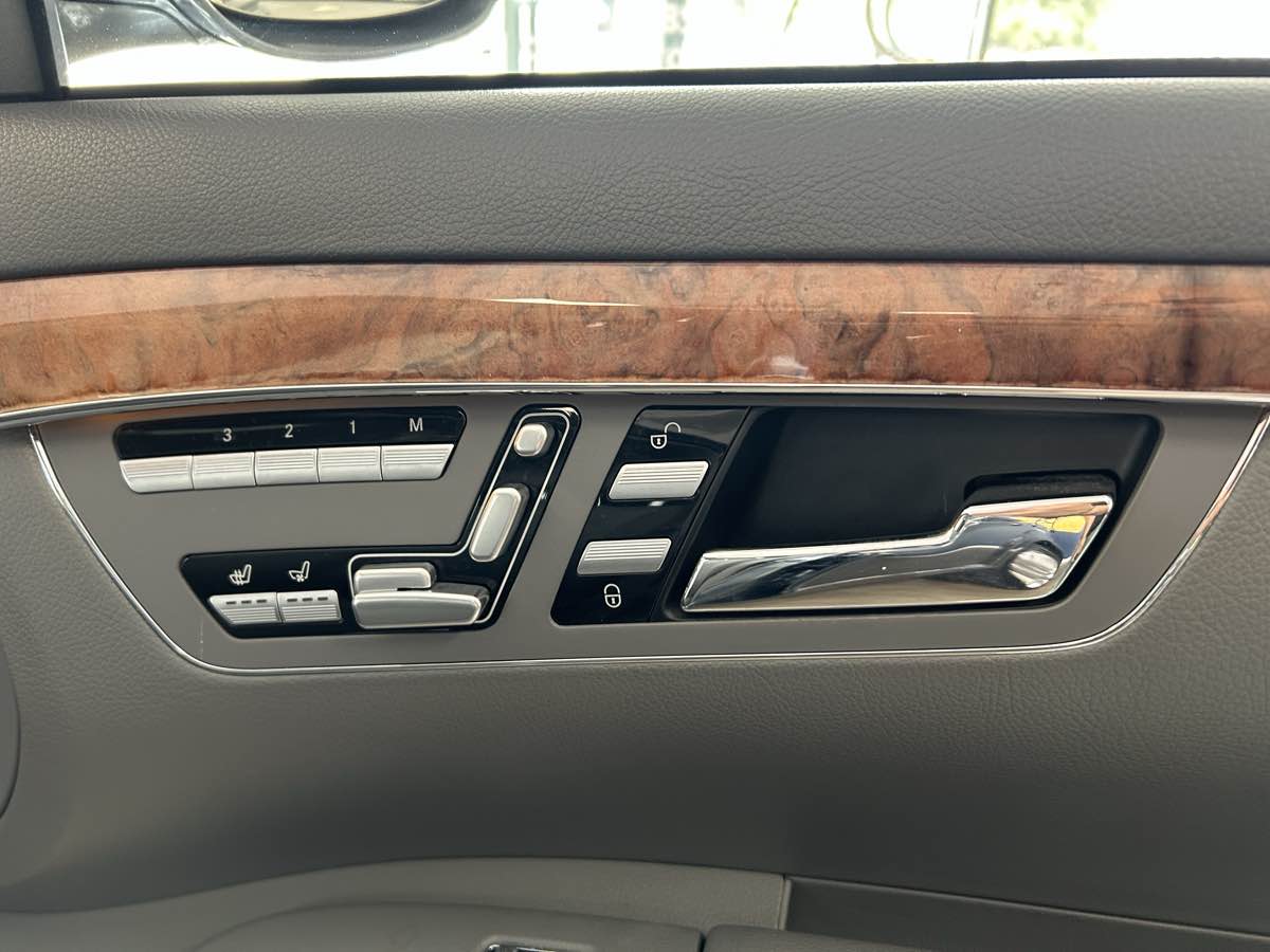 2008 Mercedes Benz S 550 photo 44