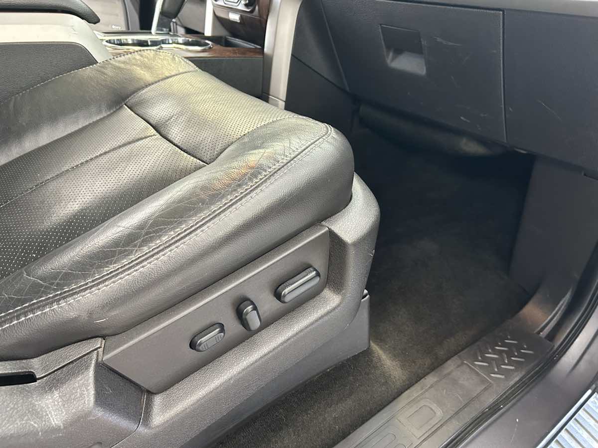 2013 Ford F-150 Lariat photo 25