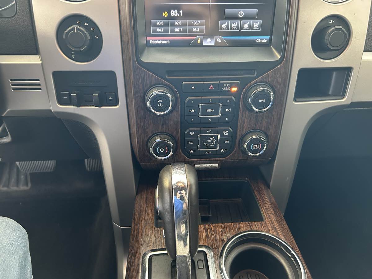 2013 Ford F-150 Lariat photo 35