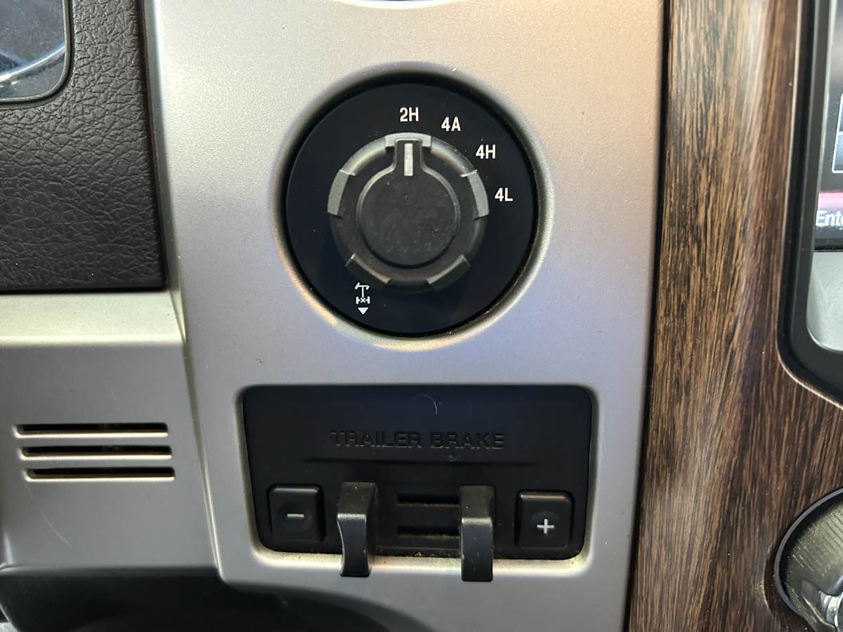 2013 Ford F-150 Lariat photo 37