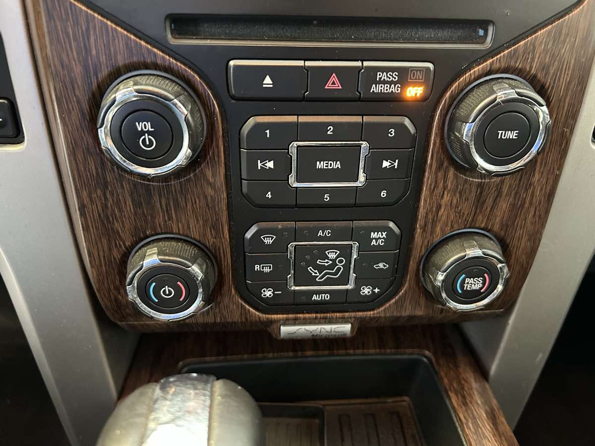 2013 Ford F-150 Lariat photo 39