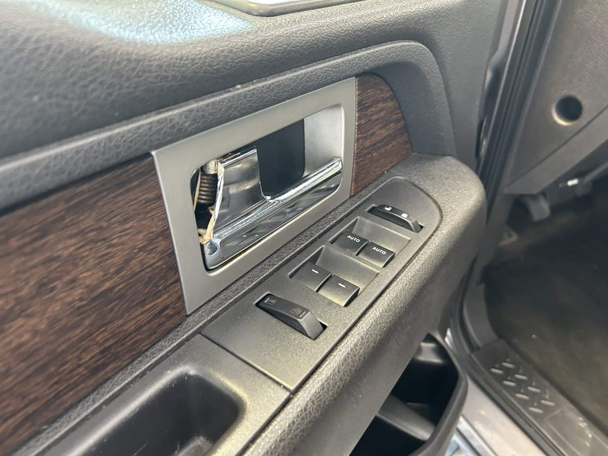 2013 Ford F-150 Lariat photo 48