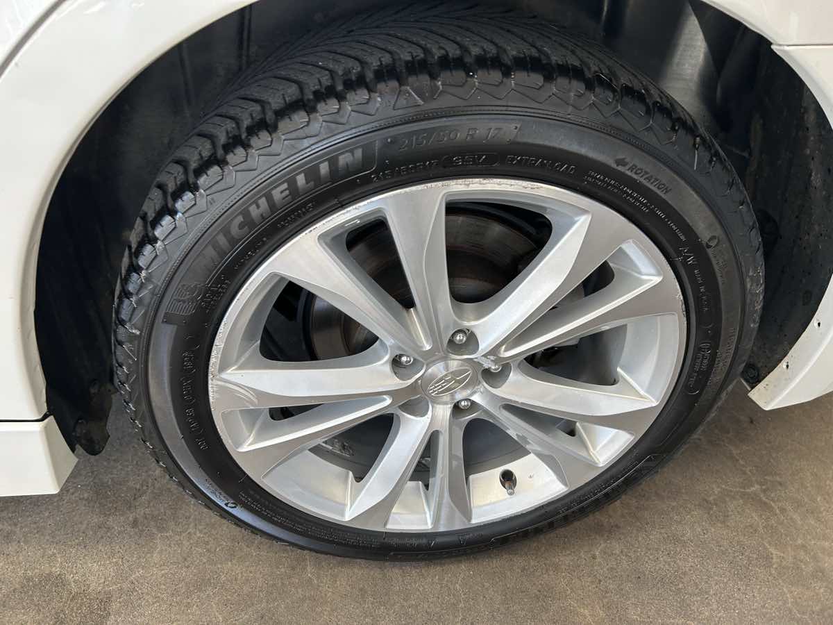 2013 Subaru Legacy 2.5i Limited photo 10