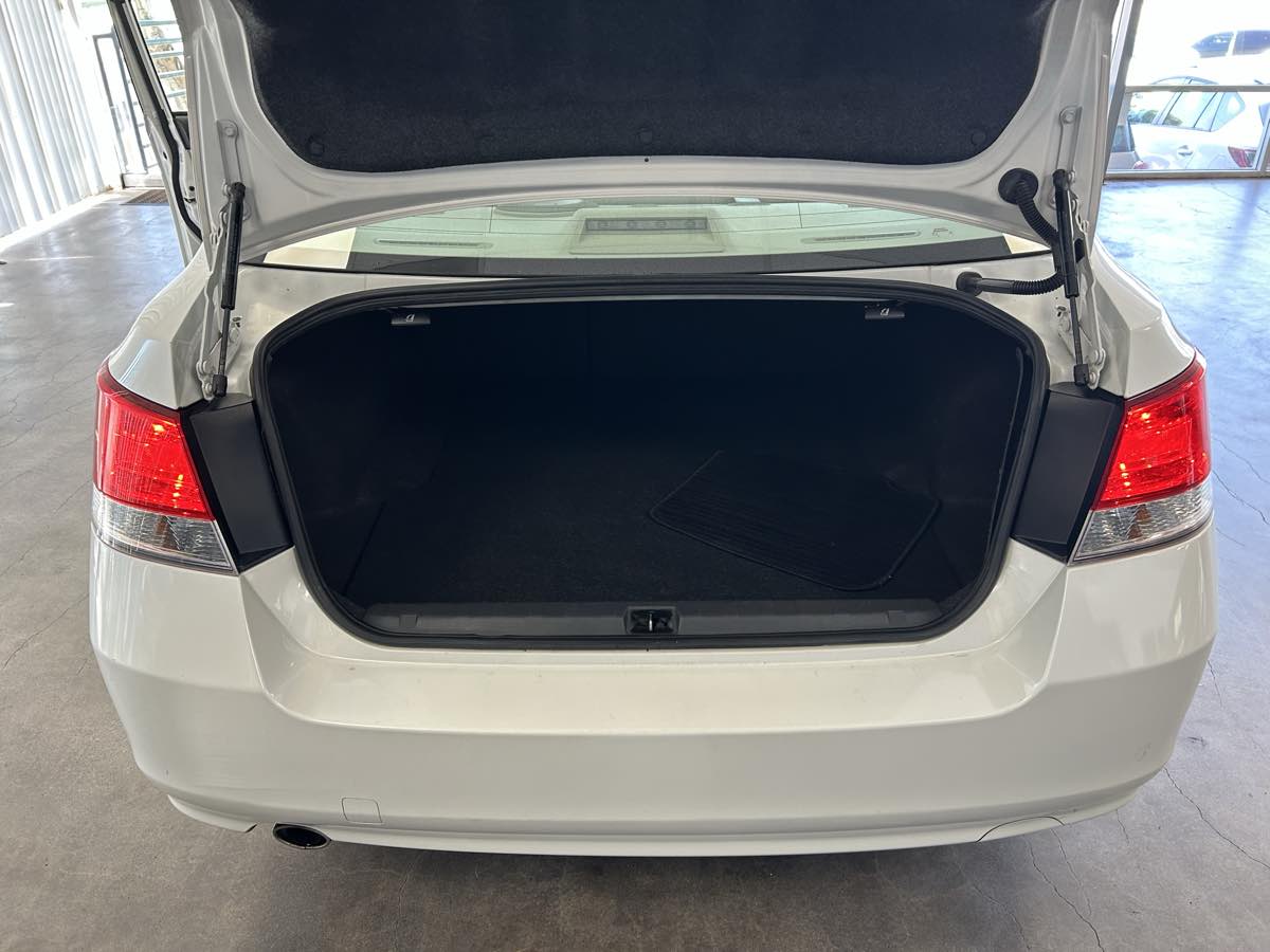2013 Subaru Legacy 2.5i Limited photo 21
