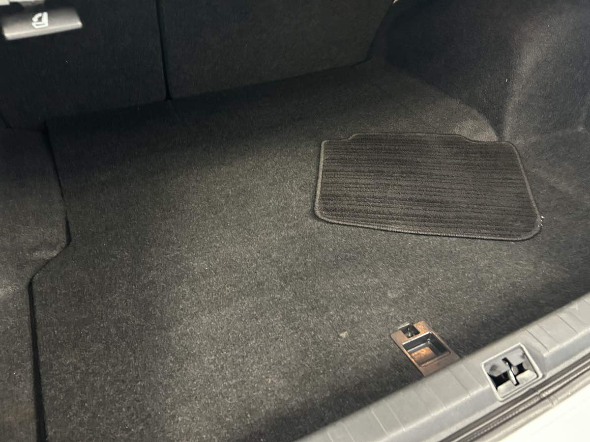 2013 Subaru Legacy 2.5i Limited photo 22