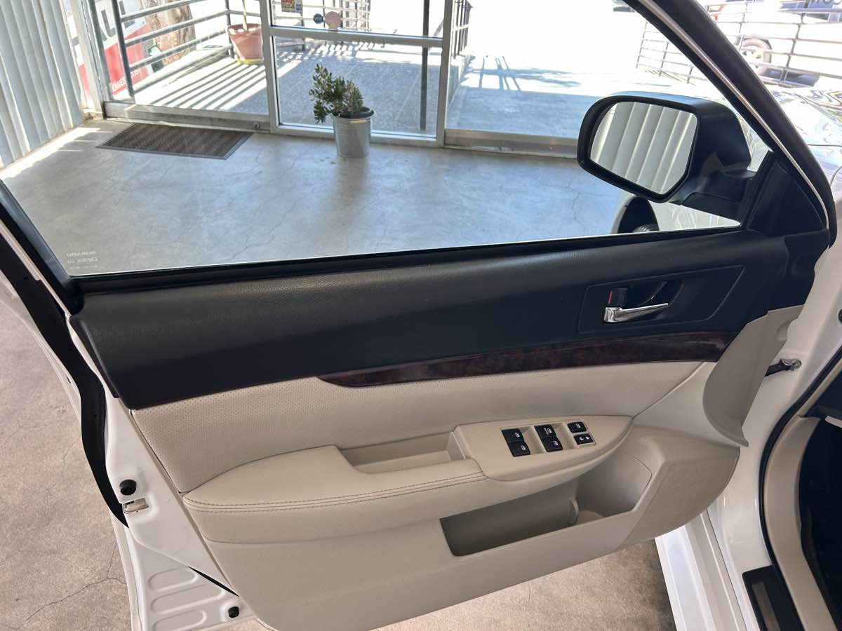 2013 Subaru Legacy 2.5i Limited photo 23