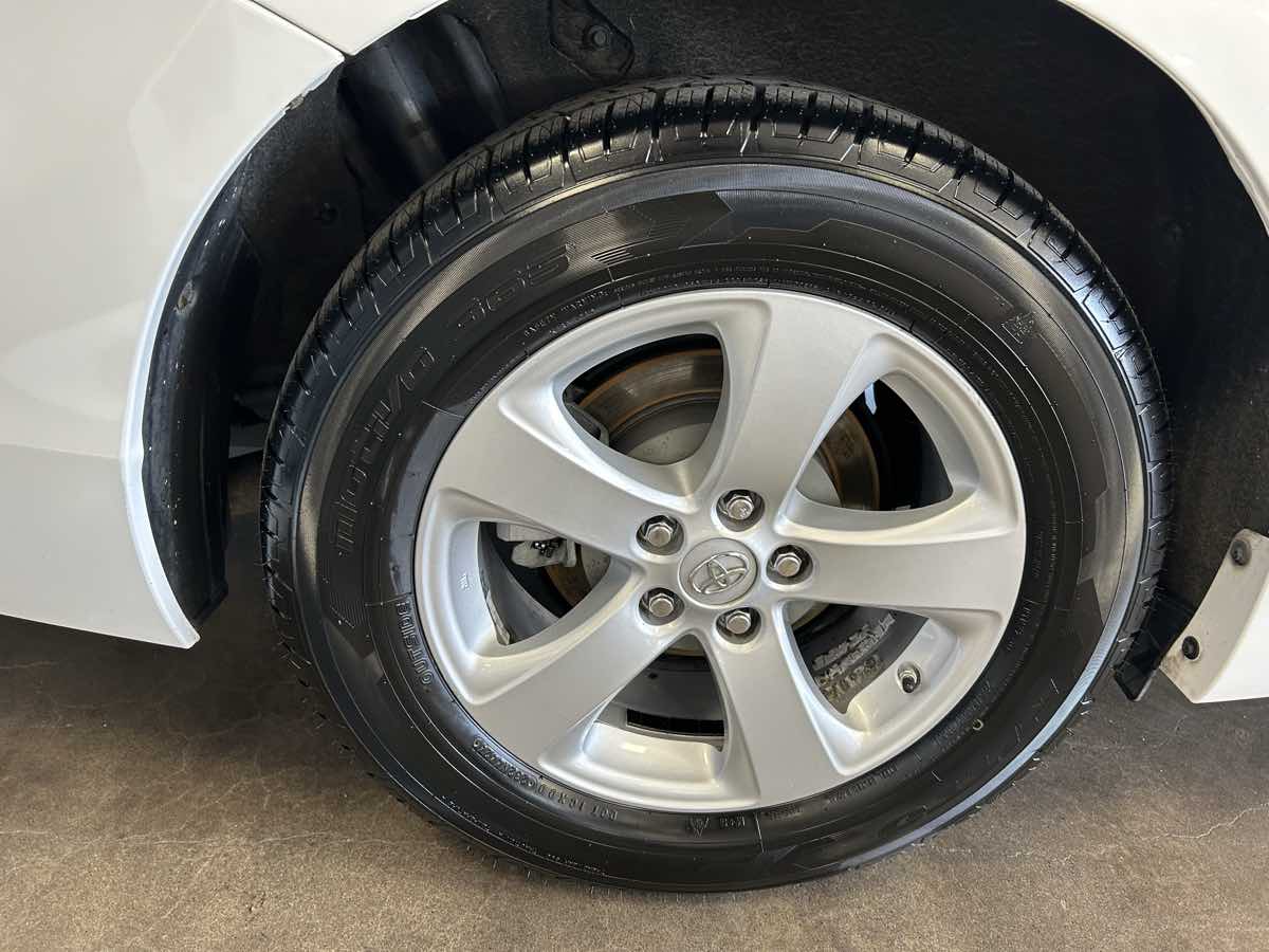 2017 Toyota Sienna LE photo 10
