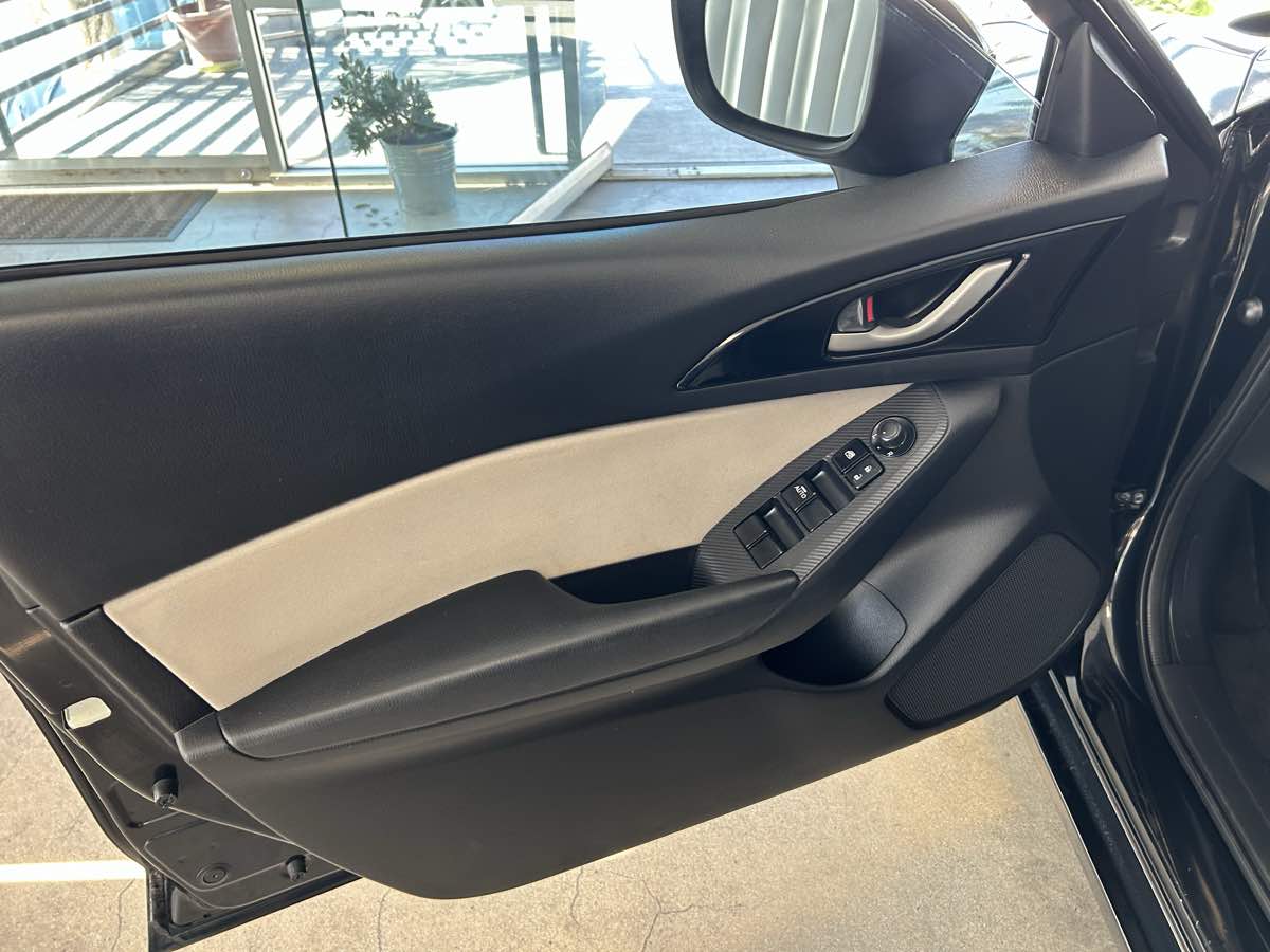 2014 Mazda Mazda3 i Sport photo 24