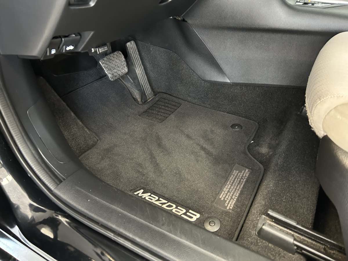 2014 Mazda Mazda3 i Sport photo 26
