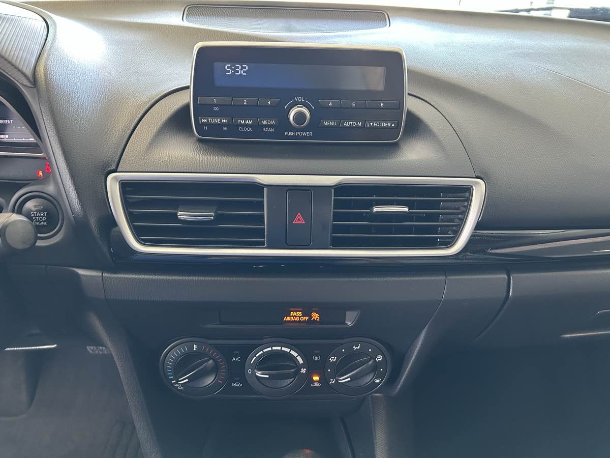 2014 Mazda Mazda3 i Sport photo 35