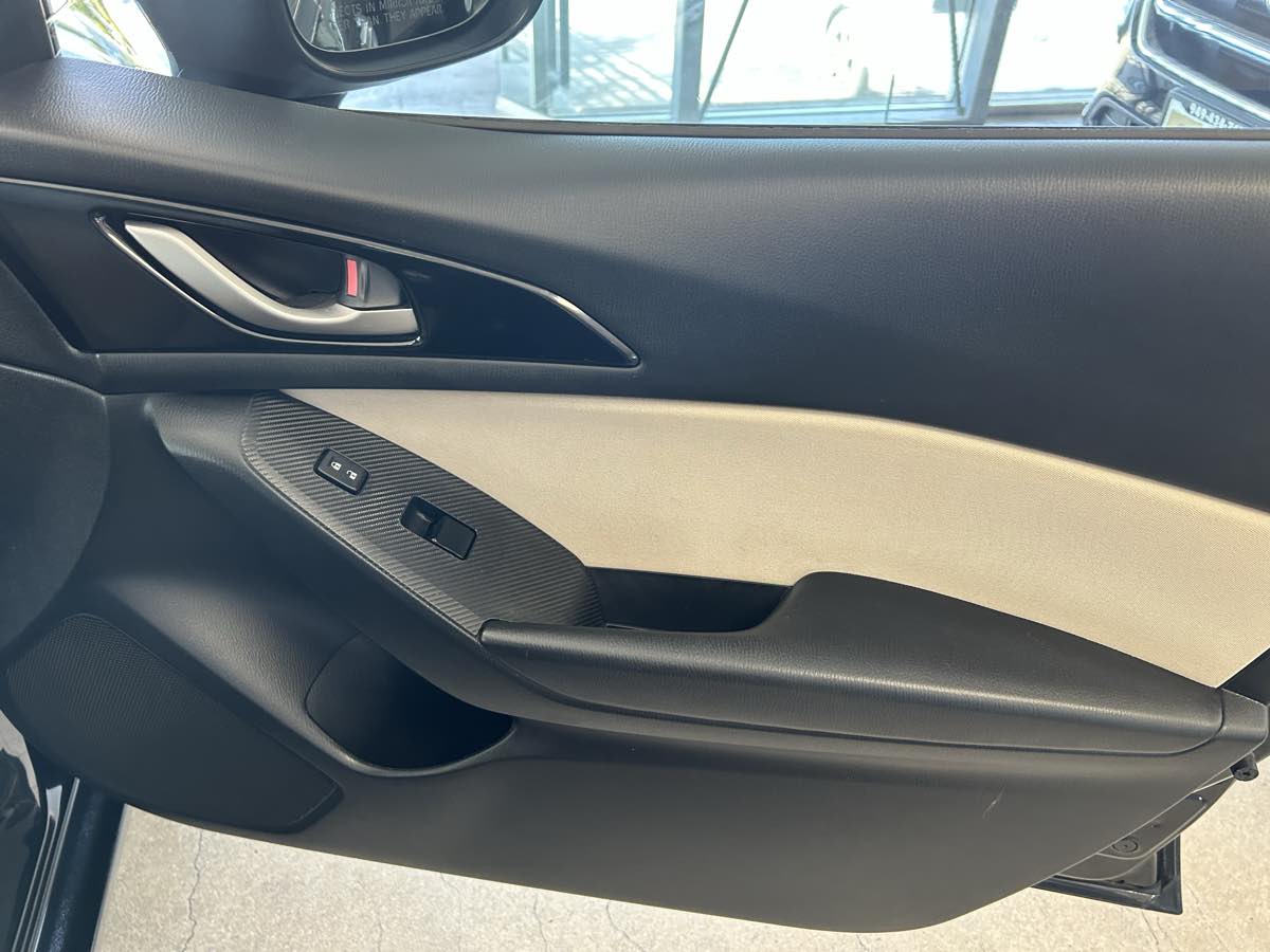 2014 Mazda Mazda3 i Sport photo 44
