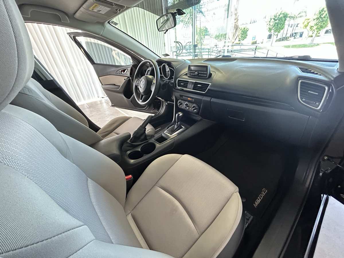 2014 Mazda Mazda3 i Sport photo 45