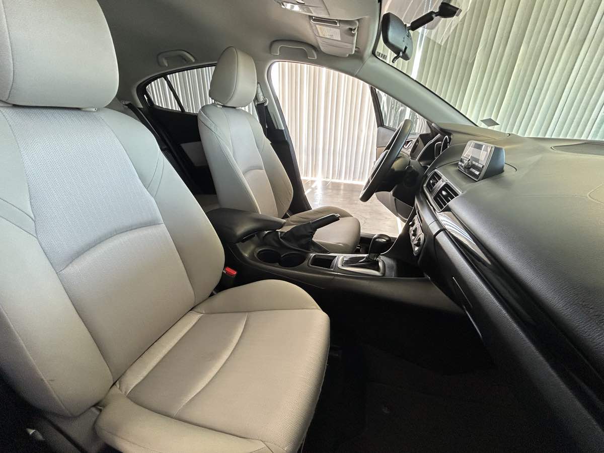 2014 Mazda Mazda3 i Sport photo 46