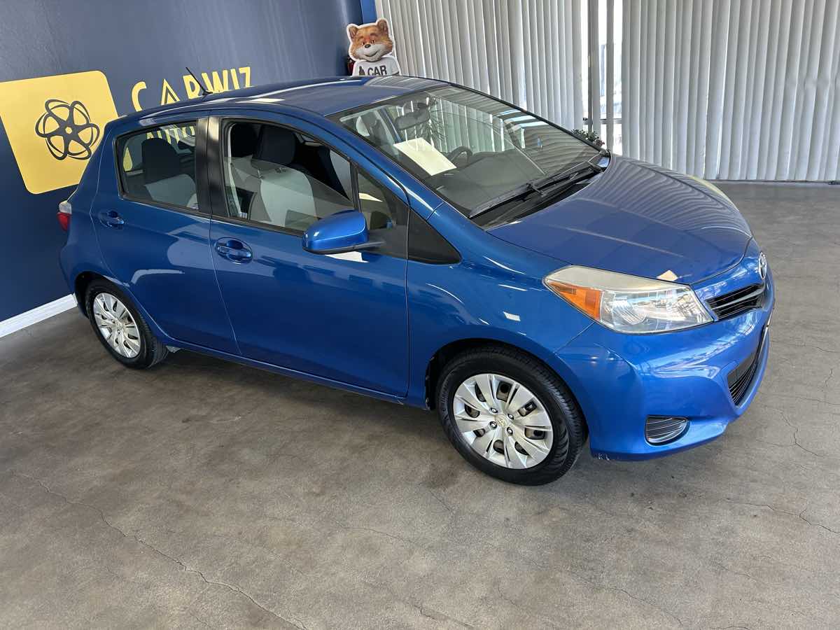 2012 Toyota Yaris LE photo 2