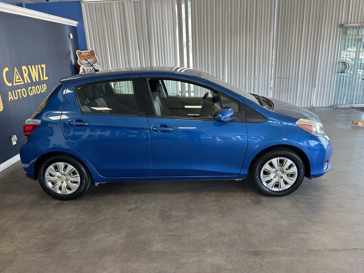2012 Toyota Yaris LE photo 3