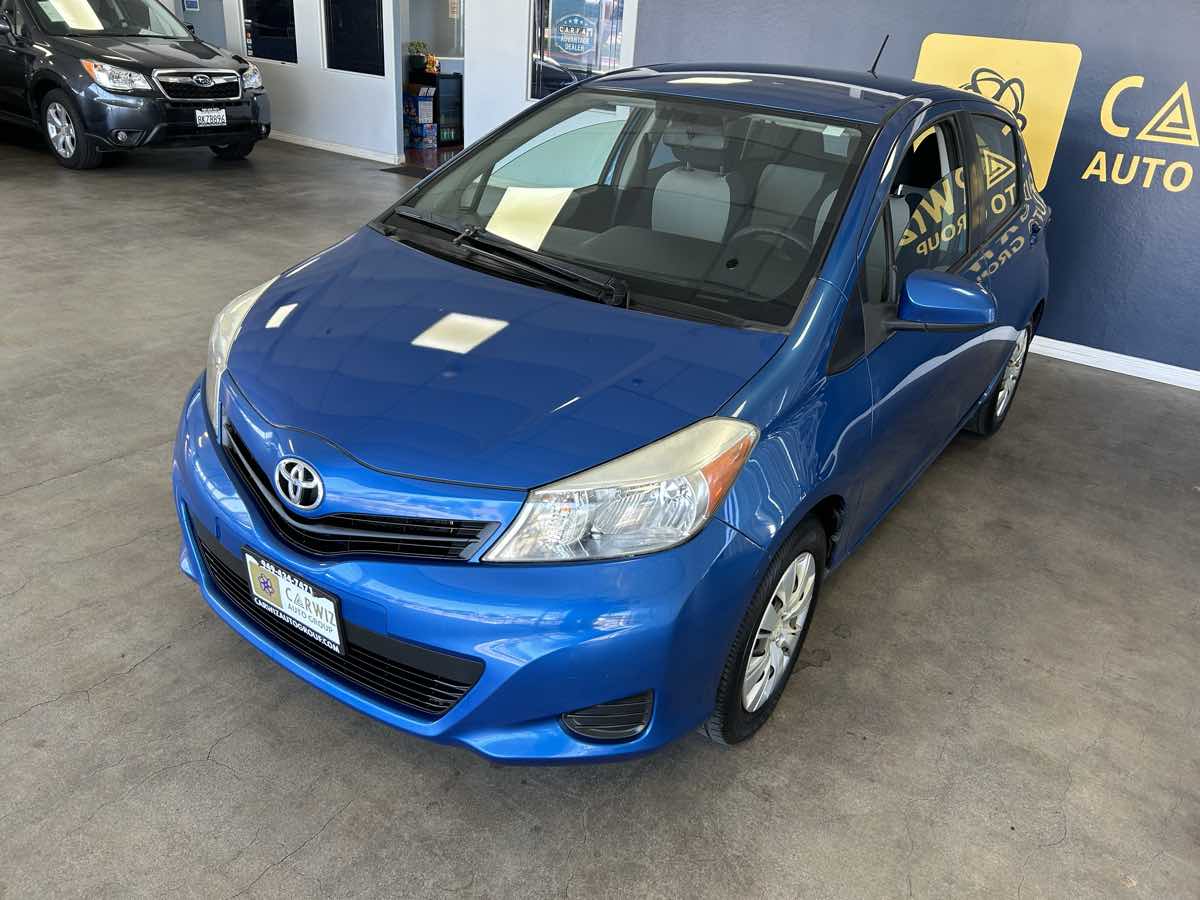 2012 Toyota Yaris LE photo 4