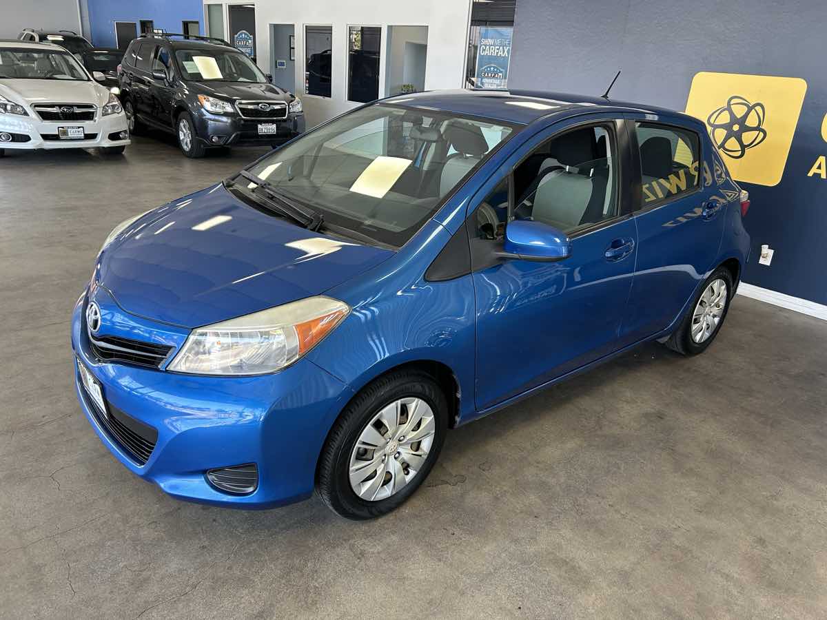 2012 Toyota Yaris LE photo 5