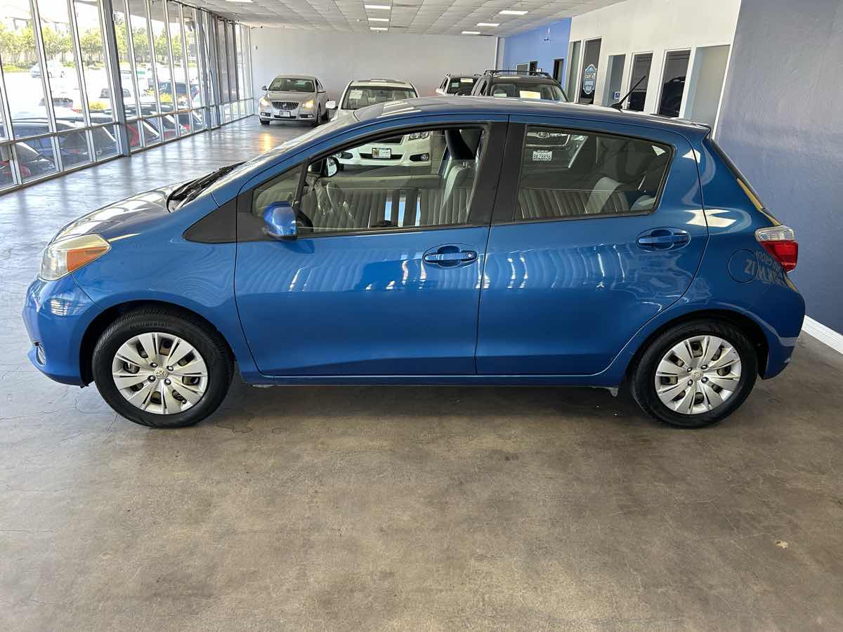 2012 Toyota Yaris LE photo 6