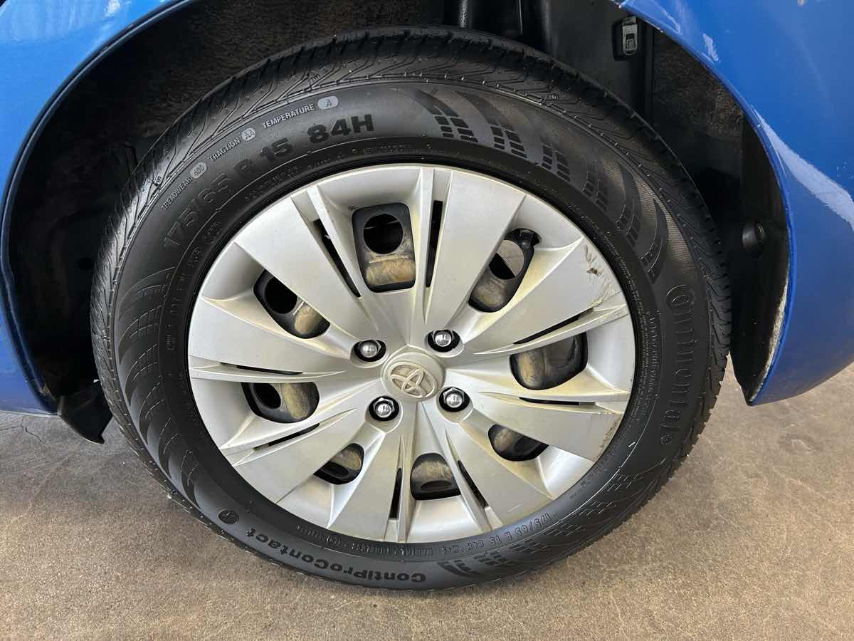 2012 Toyota Yaris LE photo 8