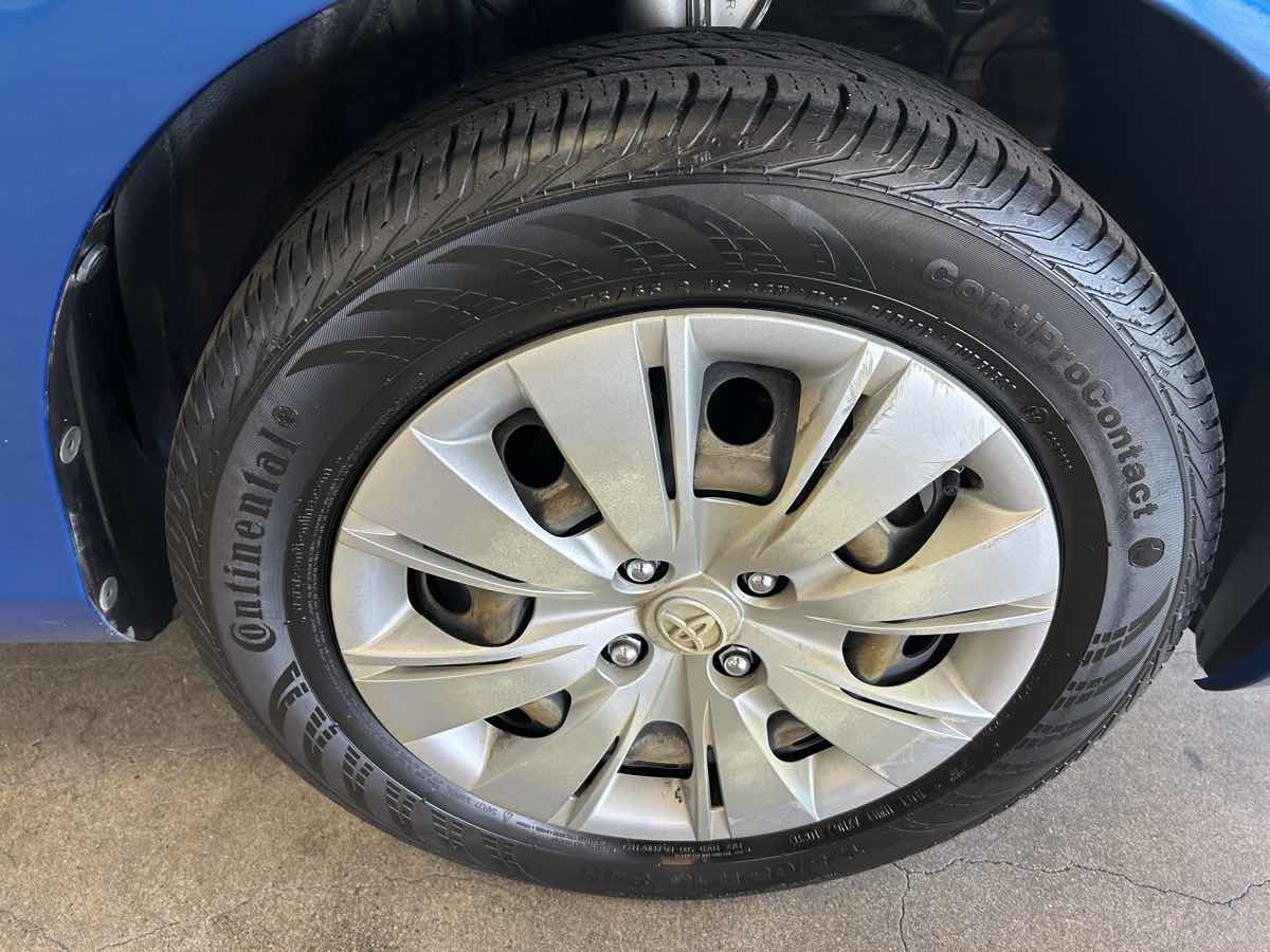 2012 Toyota Yaris LE photo 10